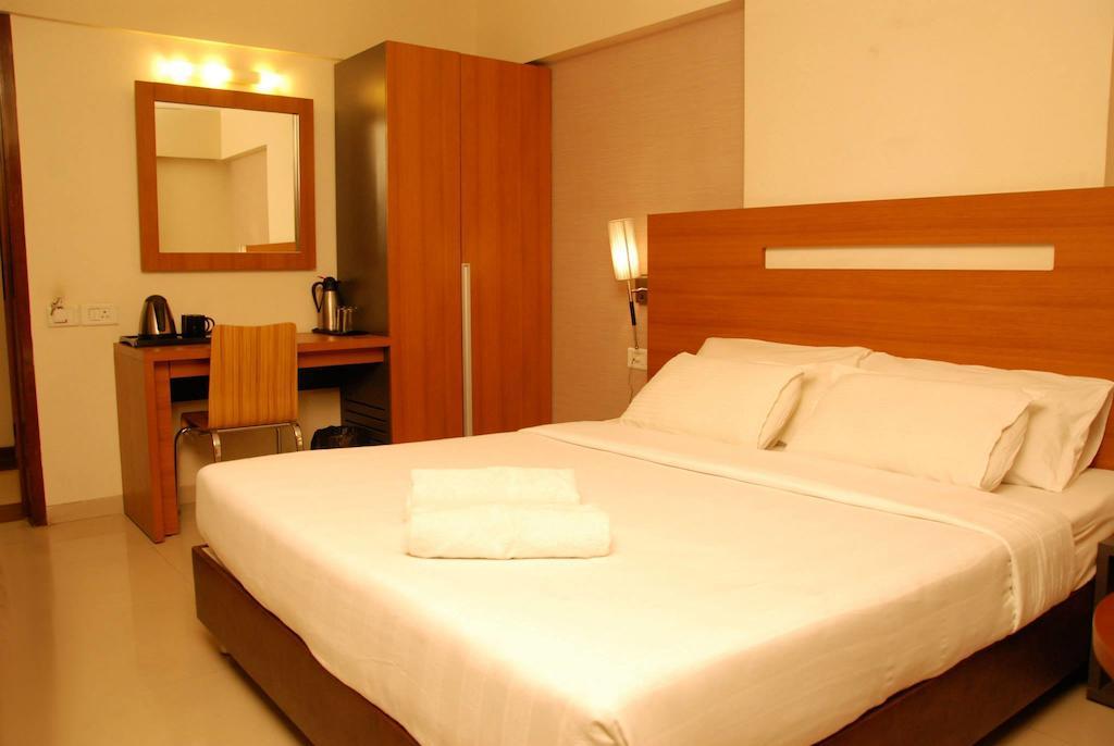 Hotel Tanish Residency Наві-Мумбаї Номер фото