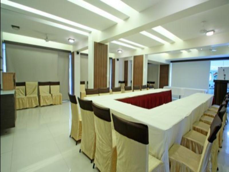 Hotel Tanish Residency Наві-Мумбаї Екстер'єр фото